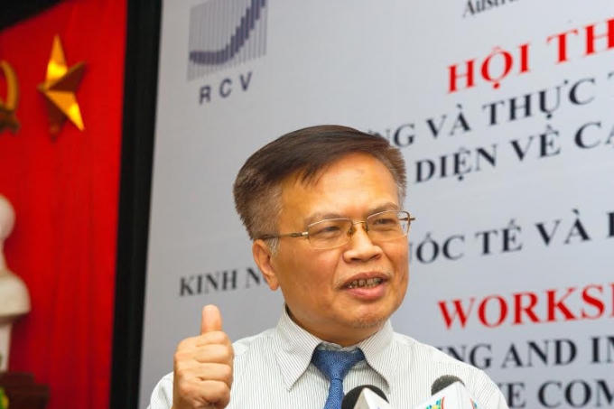 Nguyễn Đình Cung, Viện trưởng Viện Nghiên cứu quản lý kinh tế Trung ương tham luận tại hội thảo (Ảnh Thanh Huyền).