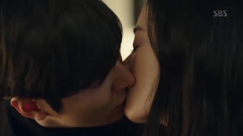 Huyền thoại biển xanh tập 9: Shim Chung ch&iacute;nh thức trở th&agrave;nh bạn g&aacute;i của Joon Jae