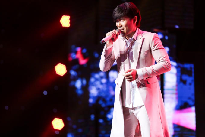 Chu Hoàng Tuấn hát Thành phố buồn với phong cách lạ nhất từ trước đến nay trong Thần tượng Bolero 2017 tập 11.
