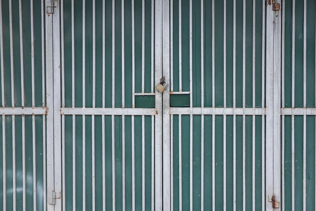 Ngôi nhà của quán Trần Mộc nổi tiếng bán thịt chó ngon một thời nay cửa đóng then cài.