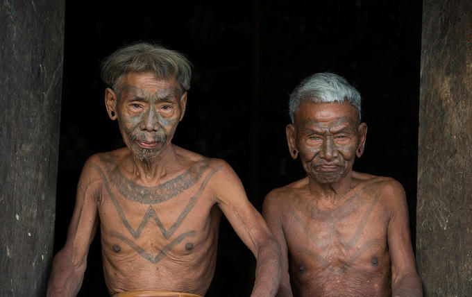 Mỗi lần giết được một người, những chiến binh lại được tặng thưởng một hình xăm. Với họ, những hình xăm này là chiến công và có giá trị như những tấm huy chương danh dự.