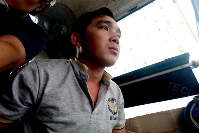 Công việc đòi hỏi Lợi phải thật sự tập trung và tỉ mỹ trong từng động tác nhấn thả cẩu. Nếu chỉ sơ suất một chút, có thể gây ra tai nạn nghiêm trọng cho những người đồng nghiệp phía dưới.