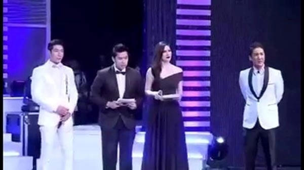 MC trên sân khấu đang ngơ ngác vì không hiểu Thu Vũ đang nói gì.