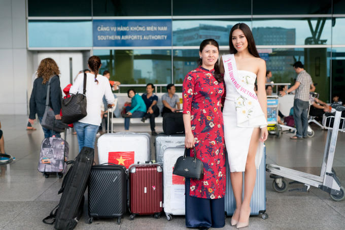 &Aacute; hậu Nguyễn Thị Loan mang theo 6 vali nặng hơn 200kg h&agrave;nh l&yacute; đến Hoa hậu Ho&agrave;n vũ Thế giới 2017