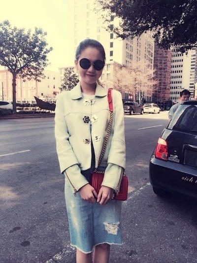 Ngọc Trinh sành điệu đã biến mất, mà thay vào đó là hình ảnh một Ngọc Trinh thôn quê như thế này.