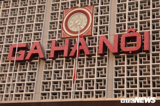 Cờ rủ có dải băng tang sẽ được treo trong 2 ngày Quốc tang để tưởng nhớ nguyên Tổng Bí thư Đỗ Mười.