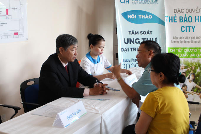 PGS.TS Nguyễn Tấn Cường chia sẻ người dân về cách phòng bệnh.