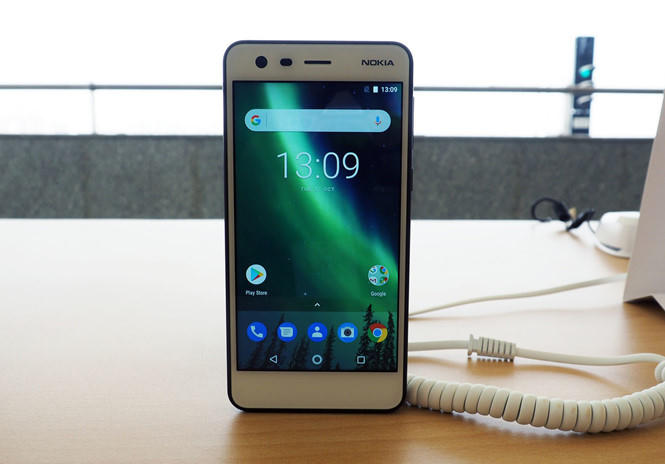 Thiết kế Nokia 2 dựa trên tất cả các đặc trưng về chất lượng, sự đơn giản và độ tin cậy của di sản điện thoại Nokia. Khung viền của Nokia 2 được gia công từ một khối nhôm đơn, kèm theo đó là mặt kính cường lực Corning Gorilla Glass được bổ sung bằng vật liệu polycarbonate đúc ở mặt sau mang lại cảm giác chắc chắn hơn cho sản phẩm.