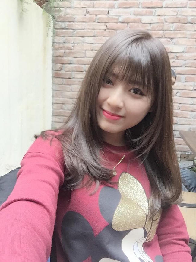 Ngắm c&aacute;c nữ CĐV xinh đẹp h&uacute;t hồn -