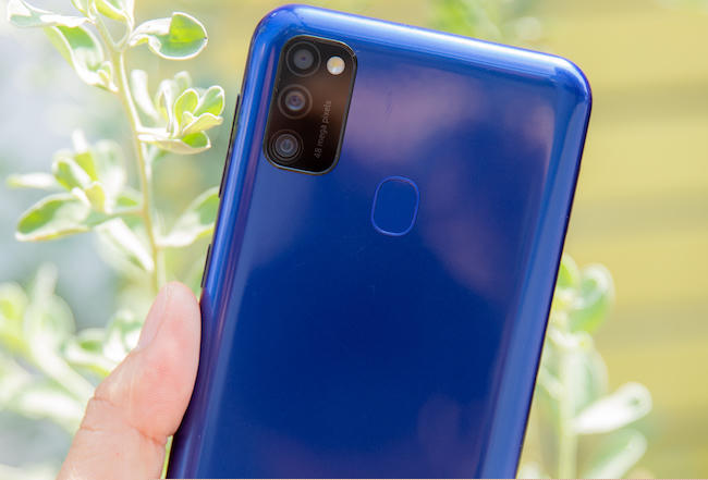 tren tay samsung galaxy m21 voi man hinh sieu rong, pin &amp;quot;khung&amp;quot; 6.000mah hinh anh 3
