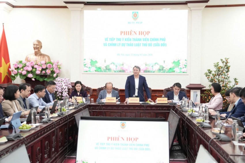 Bộ trưởng Bộ Tư pháp Nguyễn Hải Ninh phát biểu tại Phiên họp.