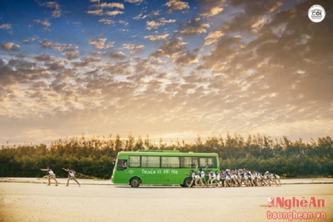 Nào các bạn, chuyến xe đại học đến rồi đấy...