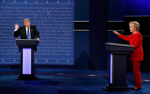 Hai ứng viên tranh luận. (Ảnh: Reuters)