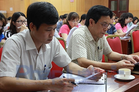 Đại diện các phòng GD trên địa bàn TP Hà Nội tham dự buổi hướng dẫn tuyển sinh. Ảnh: Loan Bảo.