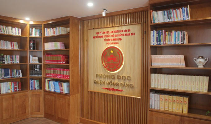 Phòng đọc hiện đại, đồng bộ.
