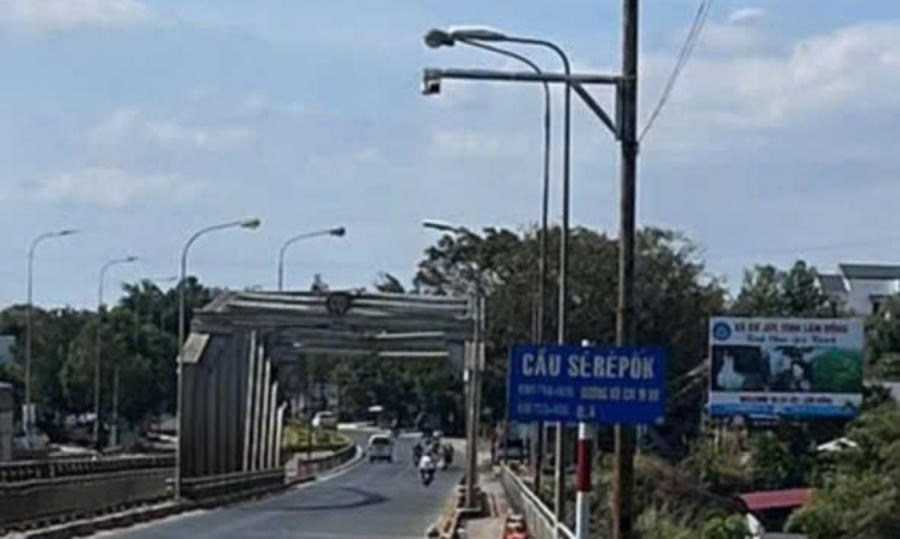 Camera được lắp đặt trên cầu. Ảnh: N.D