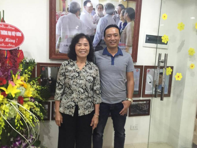 Anh Trần Lê Tuấn và mẹ.