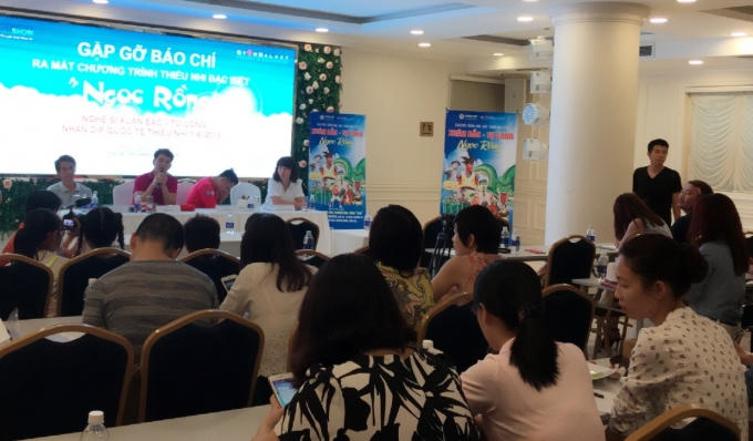 Nghệ sĩ Xuân Bắc - Tự Long - Phú Đôn trong buổi họp báo.