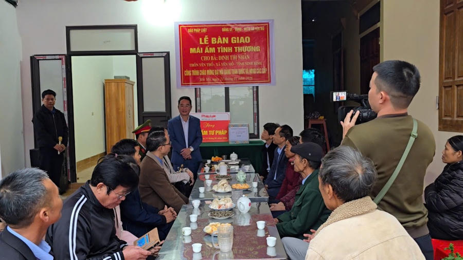 TS. Vũ Hoài Nam - Bí thư Đảng uỷ, Tổng Biên Tập Báo Pháp luật Việt Nam phát biểu tại buổi lễ.