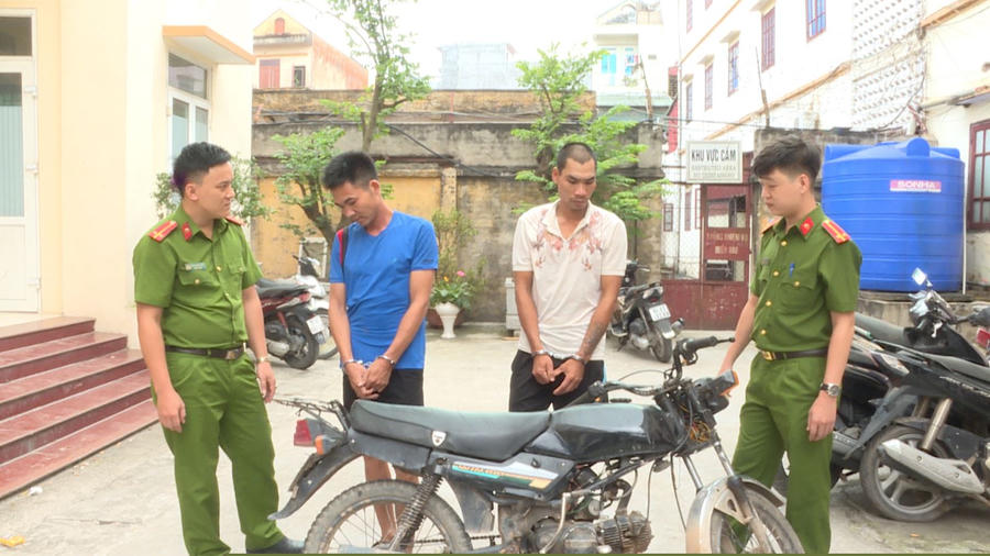 Hai đối tượng cướp giật tài sản