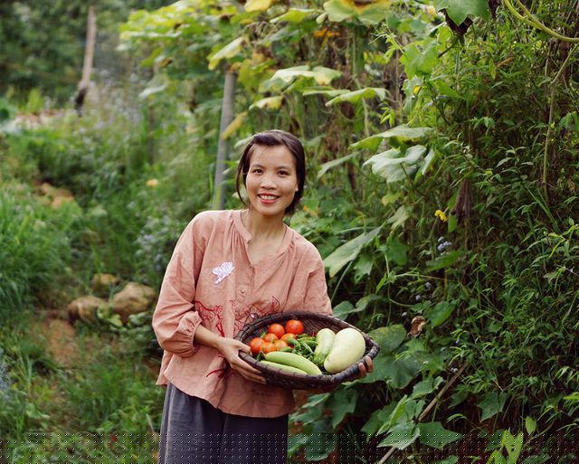 Tâm An gắn bó với Sa Pa được khoảng 1 năm. Nơi cô ở và làm việc là một homestay nhỏ nhắn, nằm giữa thung lũng Mường Hoa, bản Ý Linh Hồ (Sa Pa, Lào Cai). Hàng ngày, Tâm An tự trồng rau, may vá, nấu ăn và lên nương rẫy.