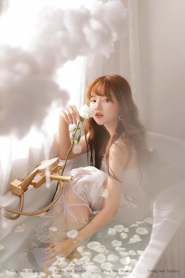 Điều đáng nói là ở tuổi 26, Hương Lê vẫn giữ nguyên nét thơ ngây như còn tuổi teen. Dân mạng nhận xét, cô chẳng hề lão hóa so với 7 năm trước.