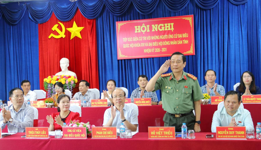Đại tá Hồ Việt Triều, tham dự Hội nghị tiếp xúc cử tri cùng các ứng cử viên ĐBQH khóa XVI và ứng cử viên đại biểu HĐND tỉnh nhiệm kỳ 2026–2031.