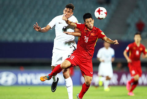 Tân binh Đình Trọng của U20 Việt Nam thi đấu tỉnh táo.