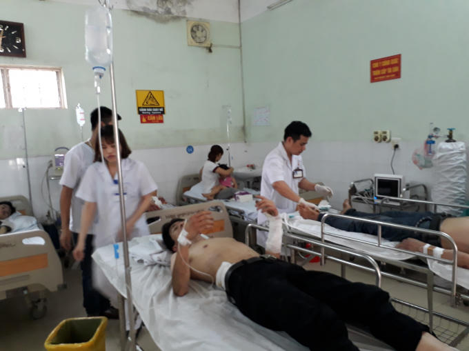 Nạn nhân đang được cấp cứu tại Bệnh viện Hữu Nghị 103 Yên Bái.