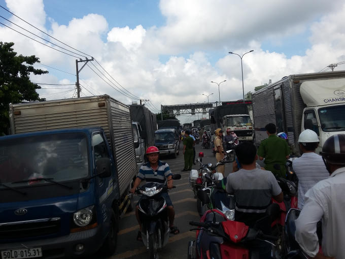 Kẹt xe trên quốc lộ 1.