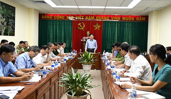 Phó chủ tịch UBND tỉnh Trần Văn Vĩnh, Trưởng ban chỉ đạo chống buôn lậu, gian lận thương mại và hàng giả tỉnh (Ban chỉ đạo 389/ĐP tỉnh) chủ trì hội nghị tổng kết công tác chống buôn lậu, gian lận thương mại và hàng giả trên địa bàn tỉnh năm 2019 và triển khai nhiệm vụ năm 2020