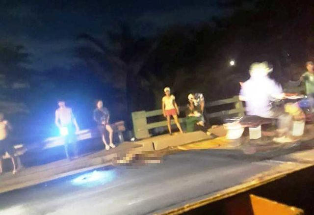 Bé gái 6 tuổi bị bị xe đầu kéo container cán chết trên cầu Huyện Thanh.