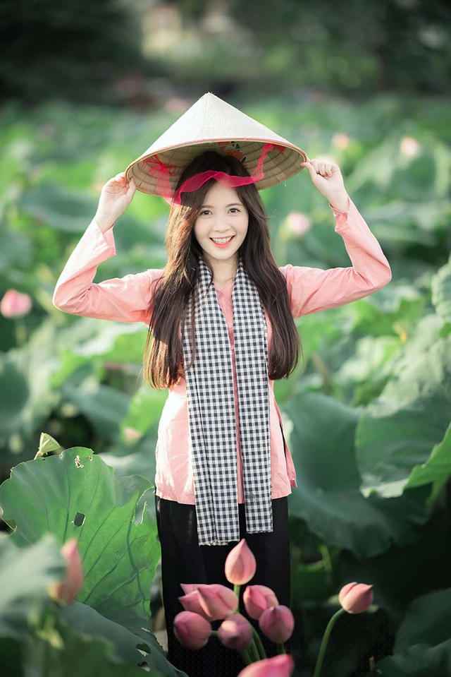 Nụ cười tươi tắn xua tan những mệt mỏi đời thường.