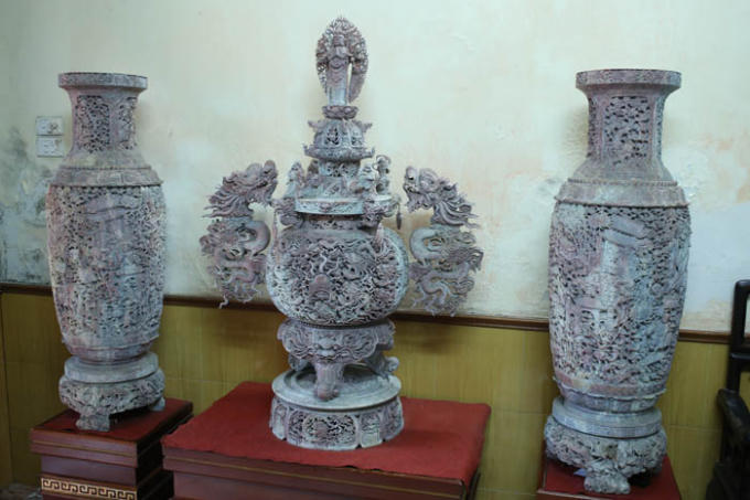 “Tam bảo vĩnh hằng” là tên 3 tác phẩm điêu khắc đá mỹ nghệ từng được ông Trần Nhật Minh đưa đi triển lãm dịp 1.000 năm Thăng Long.