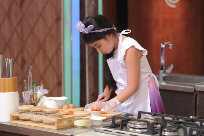 Vua đầu bếp nhí Việt Nam: Thí sinh nhí Hiền Anh