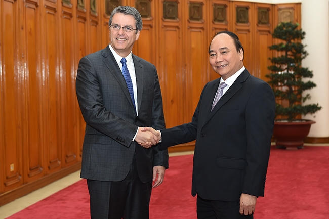 Thủ tướng Nguyễn Xuân Phúc và Tổng Giám đốc WTO Roberto Azevedo - Ảnh: VGP/Quang Hiếu.
