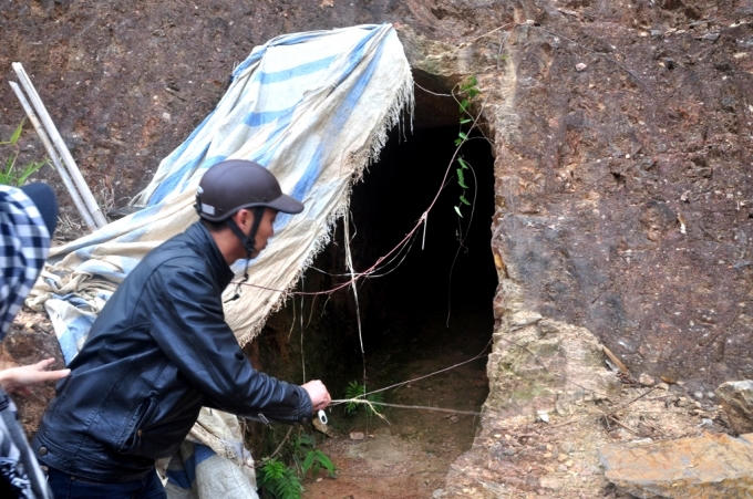 Tỉnh Quảng Nam yêu cầu ông Bh’riu Liếc lấp 2 miệng hầm và kiểm điểm nghiêm túc.