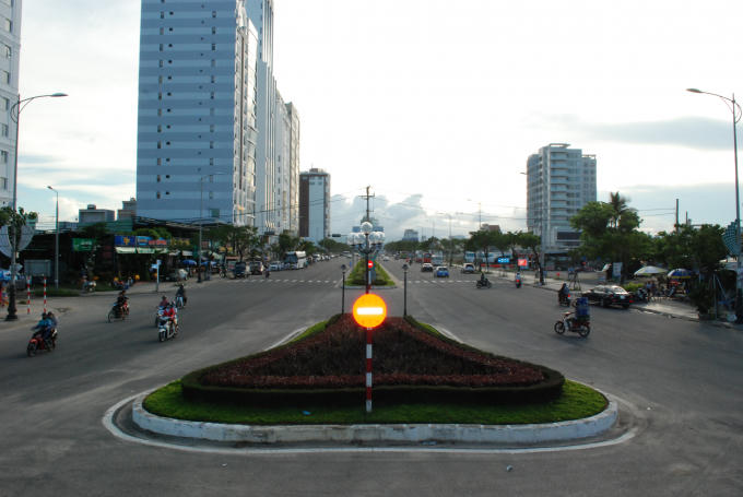 Trục đường Võ Văn Kiệt - Võ Nguyên Giáp là một trong số tuyến đường cấm xe ô tô tải, xe ô tô khách trên 16 chỗ...