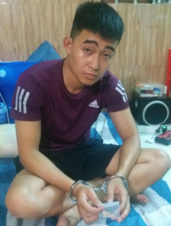 Đối tượng Hoàng Trọng Nghĩa cùng tang vật.