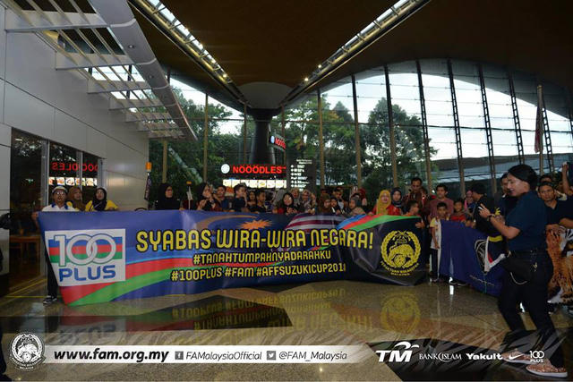 Thất bại trước đội tuyển Việt Nam, Malaysia vẫn được chào đón như người hùng