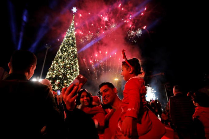 Beirut, Lebanon chào đón Giáng sinh bằng những màn pháo hoa rợp trời. (Ảnh: Reuters)