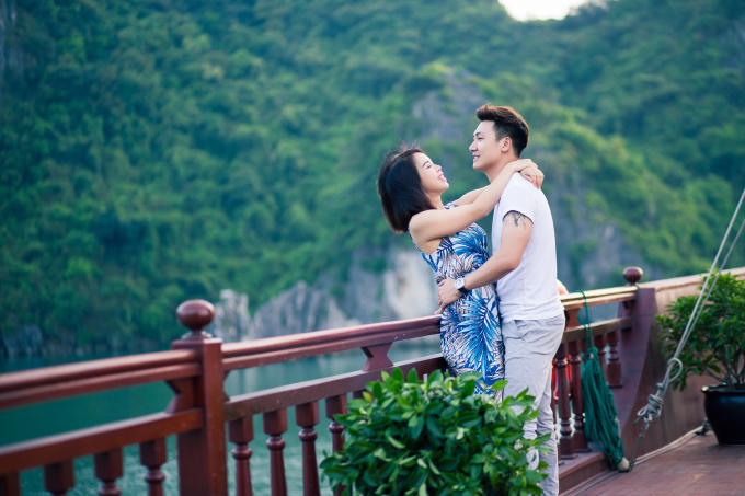 Diễn viên Mạnh Trường cùng gia đình trên du thuyền cao cấp nhất Vịnh Hạ Long