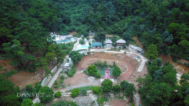 Từ năm 2015 đến nay có nhiều cá nhân đến thu mua, gom đất với tổng diện tích lên đến hàng chục hécta rồi tiến hành xây dựng biệt thự, nhà vườn homestay, nhà hàng...