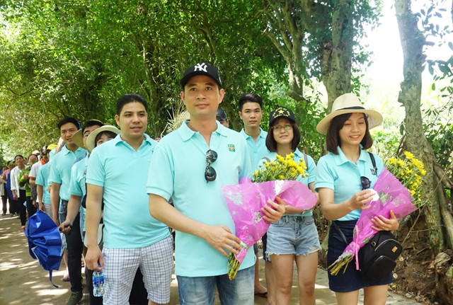 Trong ngày sinh nhật Bác, triệu bước chân của những người con đất Việt đã về với Kim Liên - quê của muôn quê, tưởng nhớ Chủ tịch Hồ Chí Minh, người đã cống hiến cả cuộc đời cho sự nghiệp giải phóng dân tộc