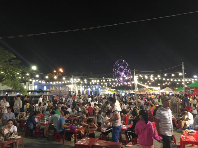 Thời tiết mát mẻ, dễ chịu khiến những ngày nghỉ của người dân, du khách thêm vui vẻ.