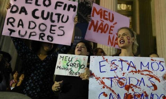 Biểu tình phản đối vụ việc ở Brazil. (Ảnh: AFP)