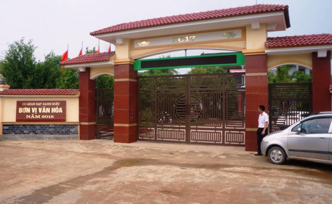 Cổng UBND xã Trung Thành nơi xảy ra sự việc.