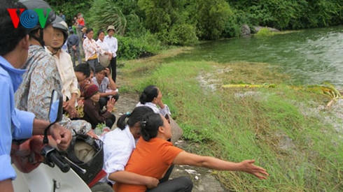 Hình ảnh đau lòng tại xã An Mỹ - huyện Mỹ Đức – Hà Nội năm 2012 khi cùng một lúc tai nạn đuối nước đã cướp đi sinh mạng 8 nữ sinh