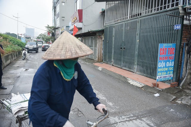 Thế nhưng, giữa lúc công việc kinh doanh đang vào guồng, nguồn tiền thu về nhiều như nước thì những quán thịt chó ở Nhật Tân lại bất ngờ đóng cửa hàng loạt. Đến bây giờ, thương hiệu “thịt chó Nhật Tân” đã lùi vào dĩ vãng.