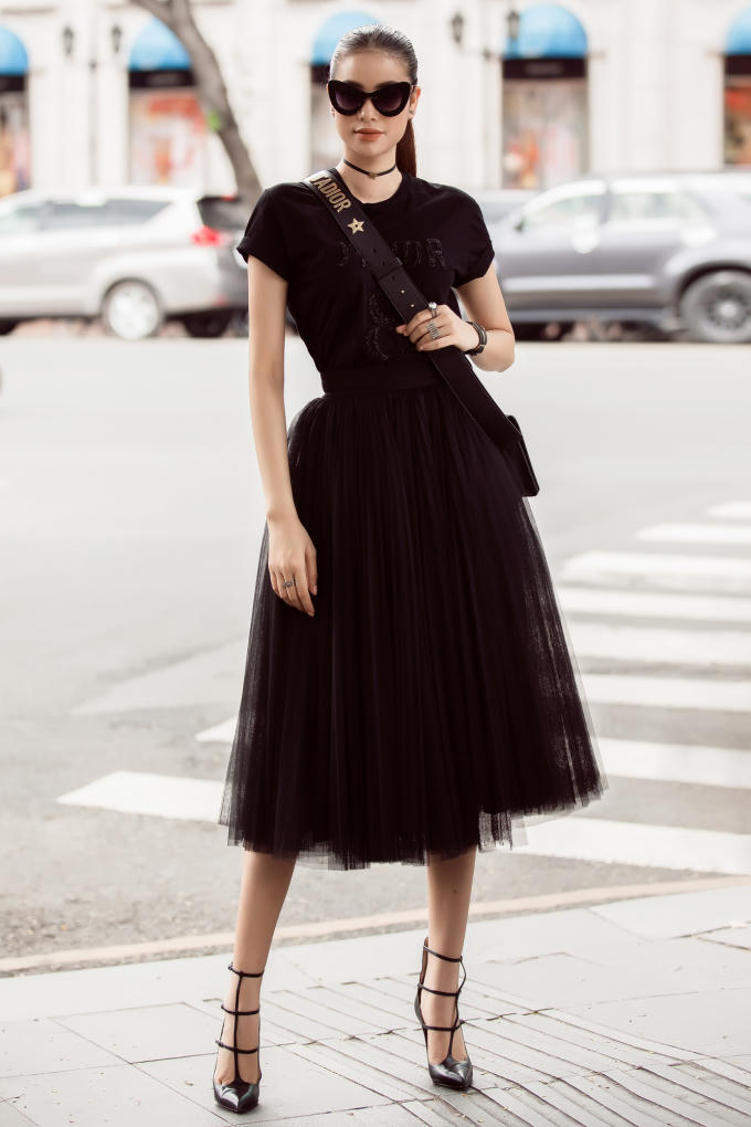 Hoa hậu Phạm Hương sang H&agrave;n Quốc dự Seoul Fashion Week 2017